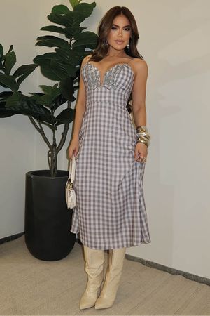 Vestido Midi Com Bordado Busto
