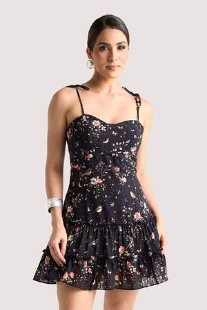 Vestido Plano Curto Com Babados E Alca Com Amarracao