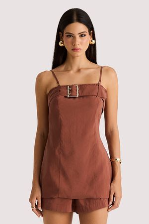 Conjunto De Blusa Com Faixa E Short Intermediario